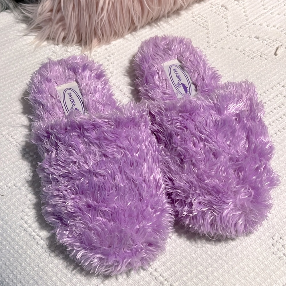 Resorts Purple Fluffy Slippers Womens 5/6 House Shoes Comfy Slip On